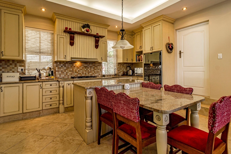 5 Bedroom Property for Sale in Golden Acre Western Cape